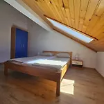 Leopold Chillout Hostel *