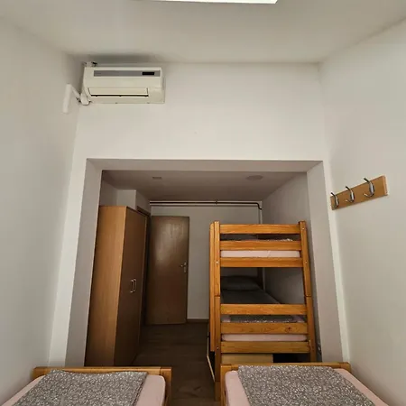 Hostel Leopold Chillout *