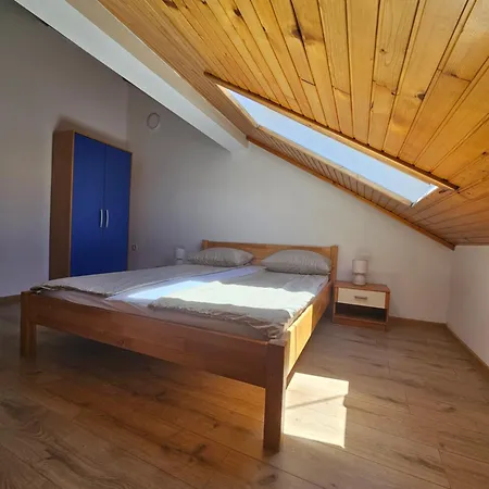 Leopold Chillout Hostel *