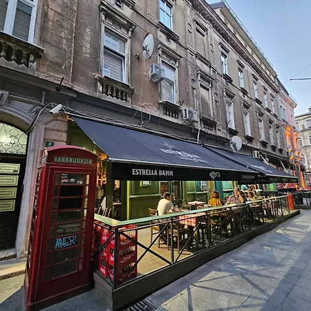 Hostal Leopold Chillout