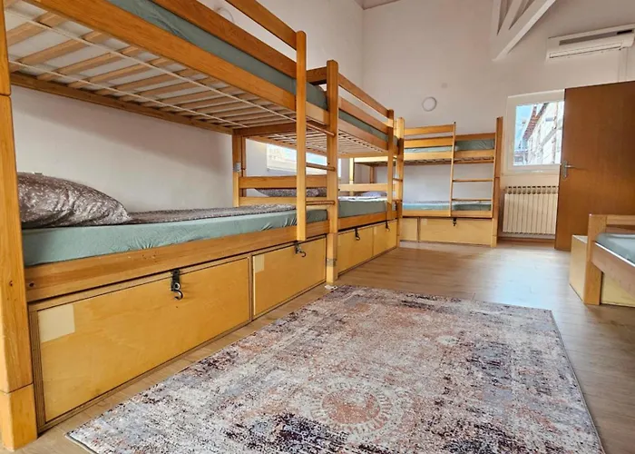 Hostel Leopold Chillout *