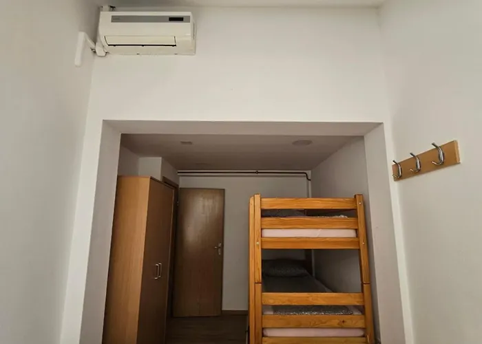 Hostel Leopold Chillout *