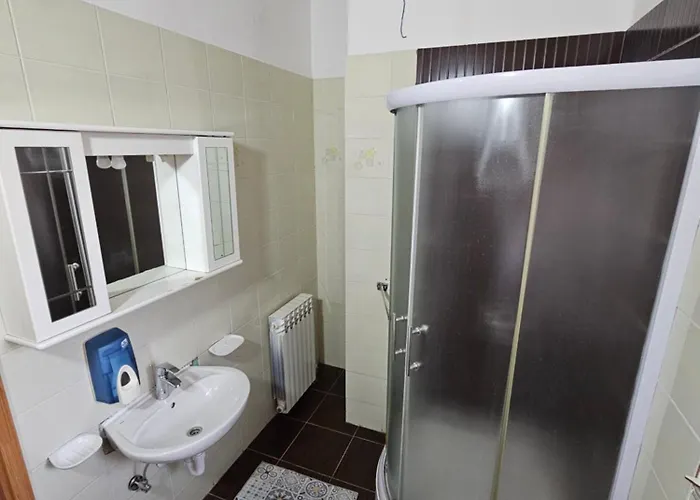 Leopold Chillout Hostel *