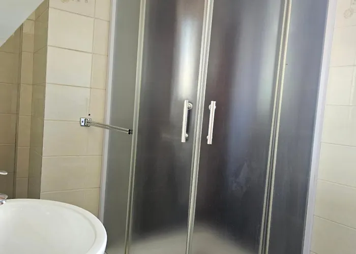 Leopold Chillout Hostel *