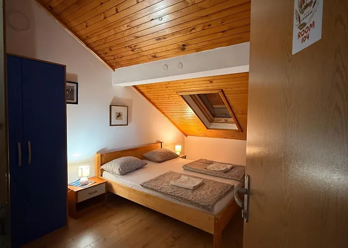 Leopold Chillout Hostel *