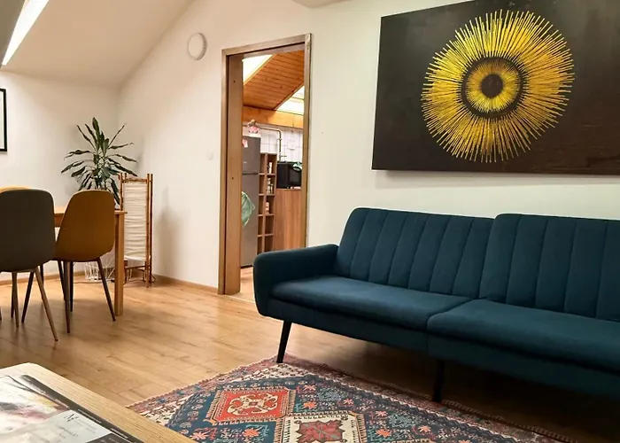 Leopold Chillout Hostel *